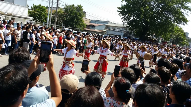 Pamulinawen Festival Laoag crowd photograph